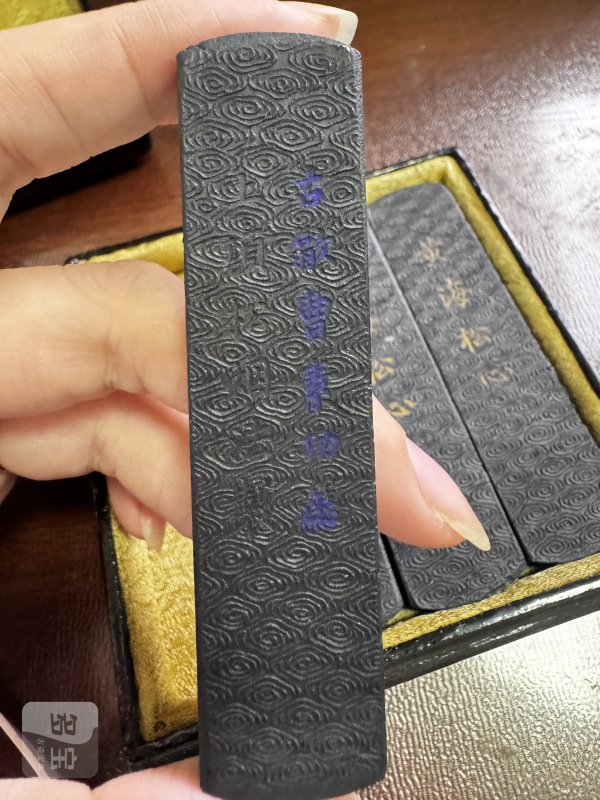清 “黄海松心”松烟墨四锭配漆盒 - 图7